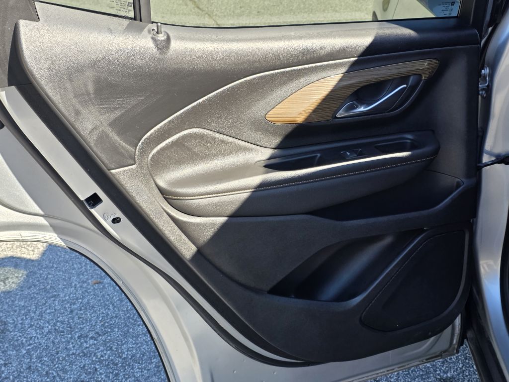Photo 14 of this GMC TERRAIN