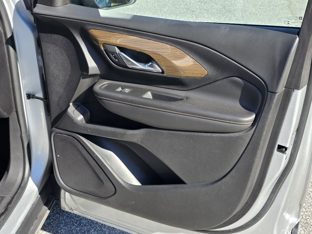 Photo 21 of this GMC TERRAIN