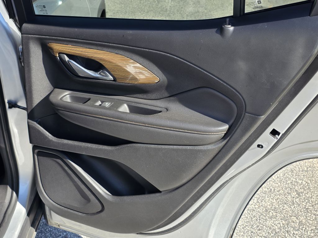 Photo 18 of this GMC TERRAIN