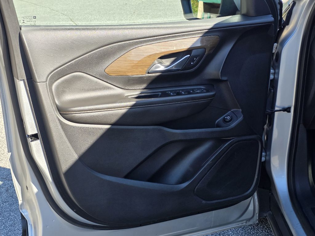 Photo 9 of this GMC TERRAIN