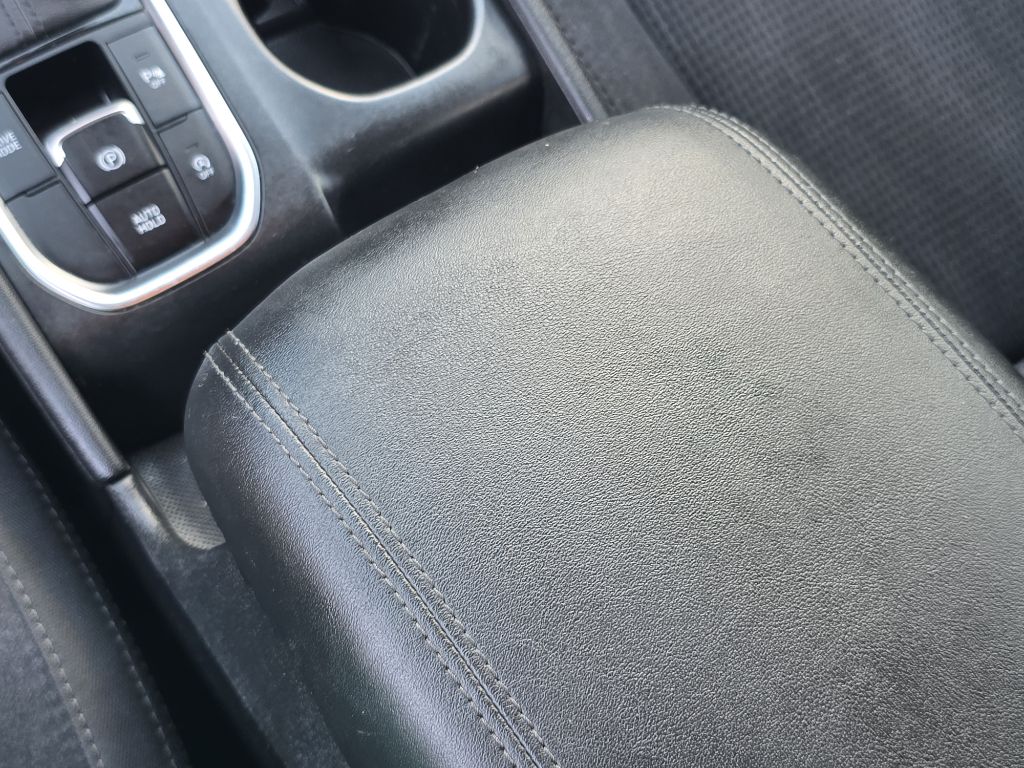 Photo 32 of this HYUNDAI SANTA FE