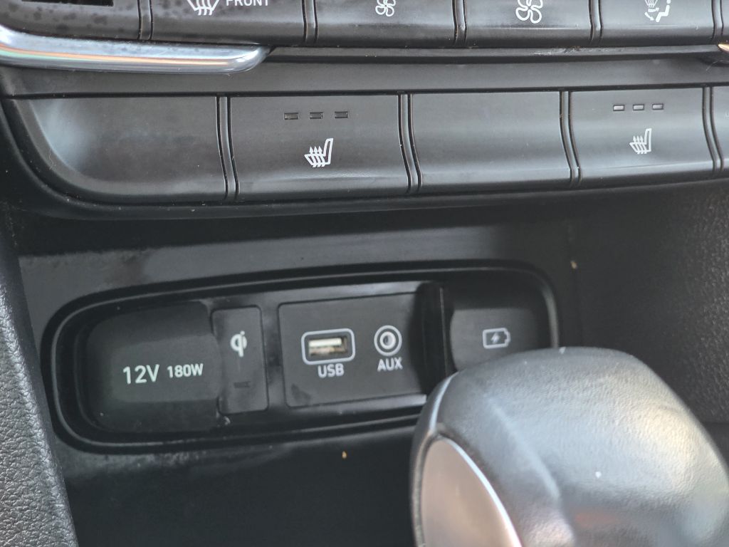 Photo 30 of this HYUNDAI SANTA FE