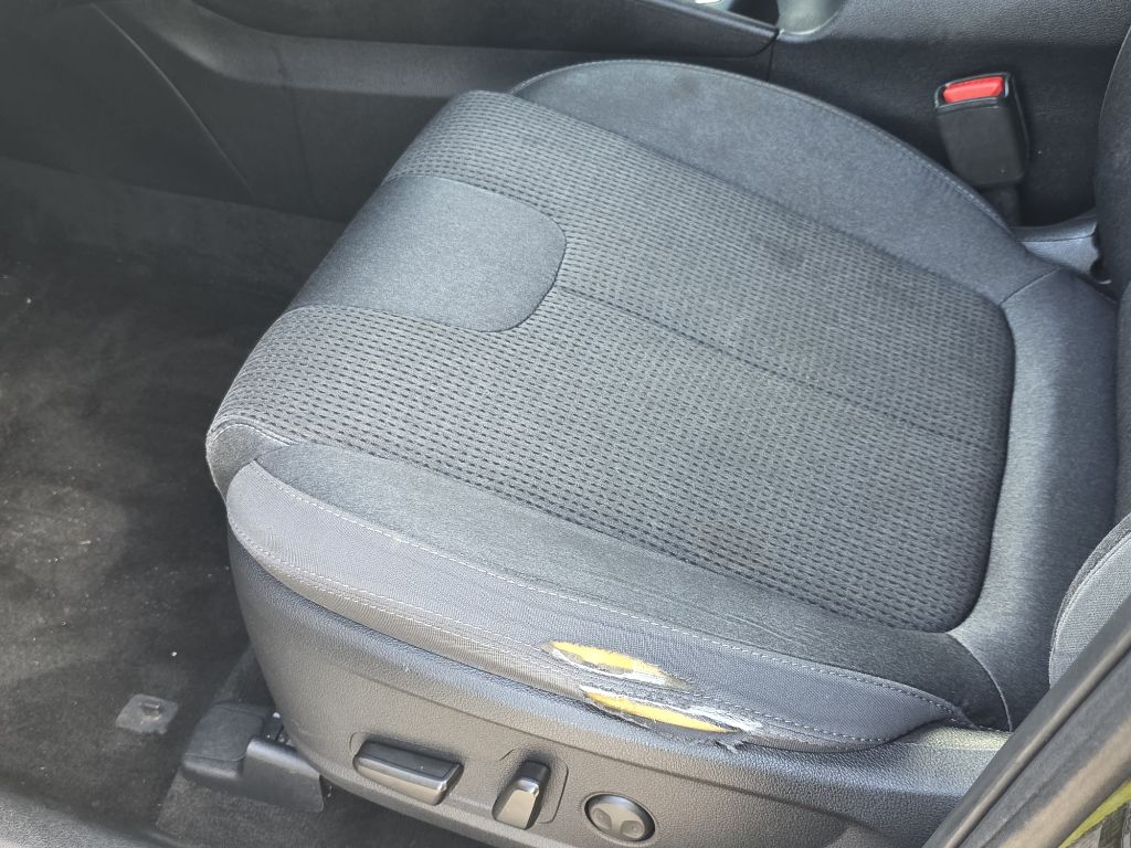 Photo 12 of this HYUNDAI SANTA FE
