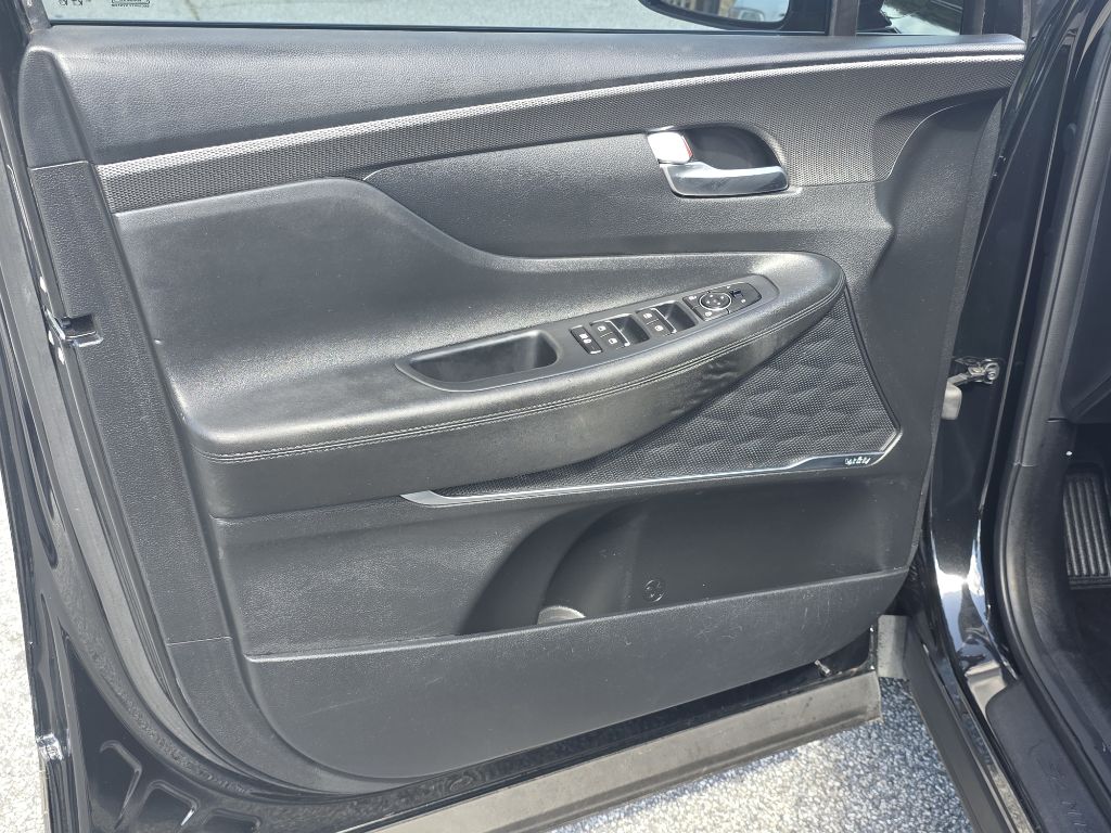 Photo 9 of this HYUNDAI SANTA FE