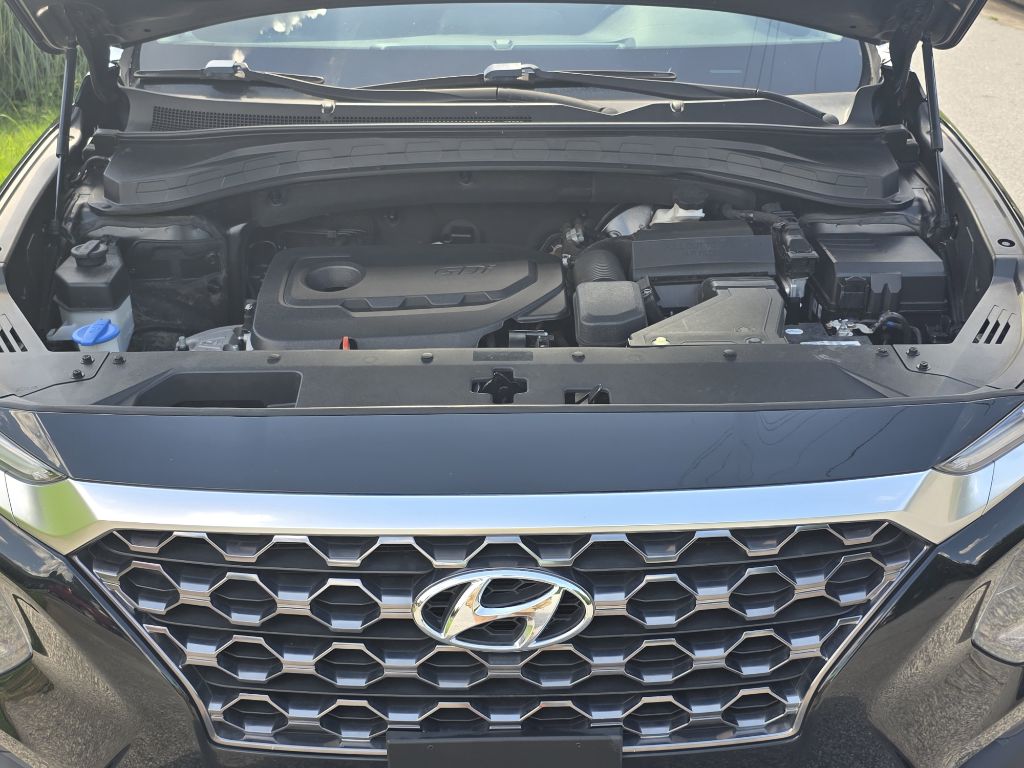 Photo 23 of this HYUNDAI SANTA FE
