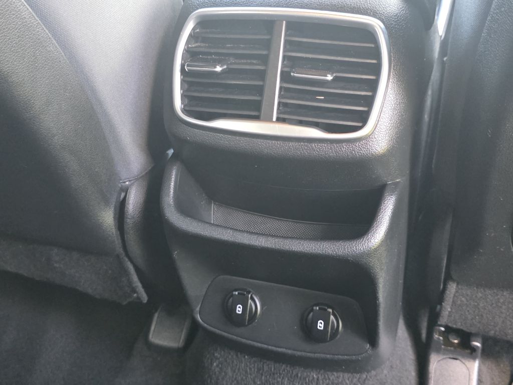 Photo 19 of this HYUNDAI SANTA FE
