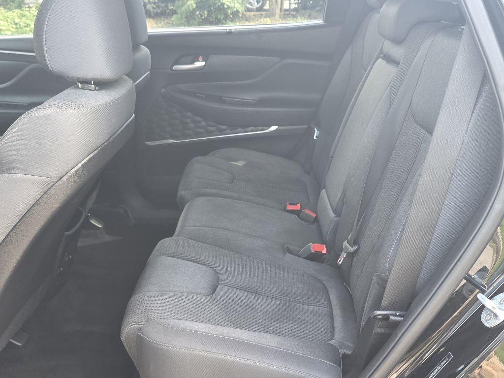 Photo 15 of this HYUNDAI SANTA FE