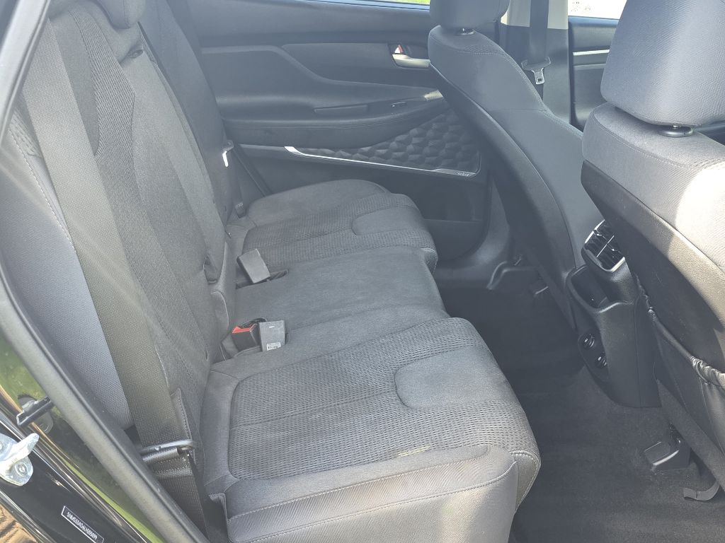 Photo 18 of this HYUNDAI SANTA FE