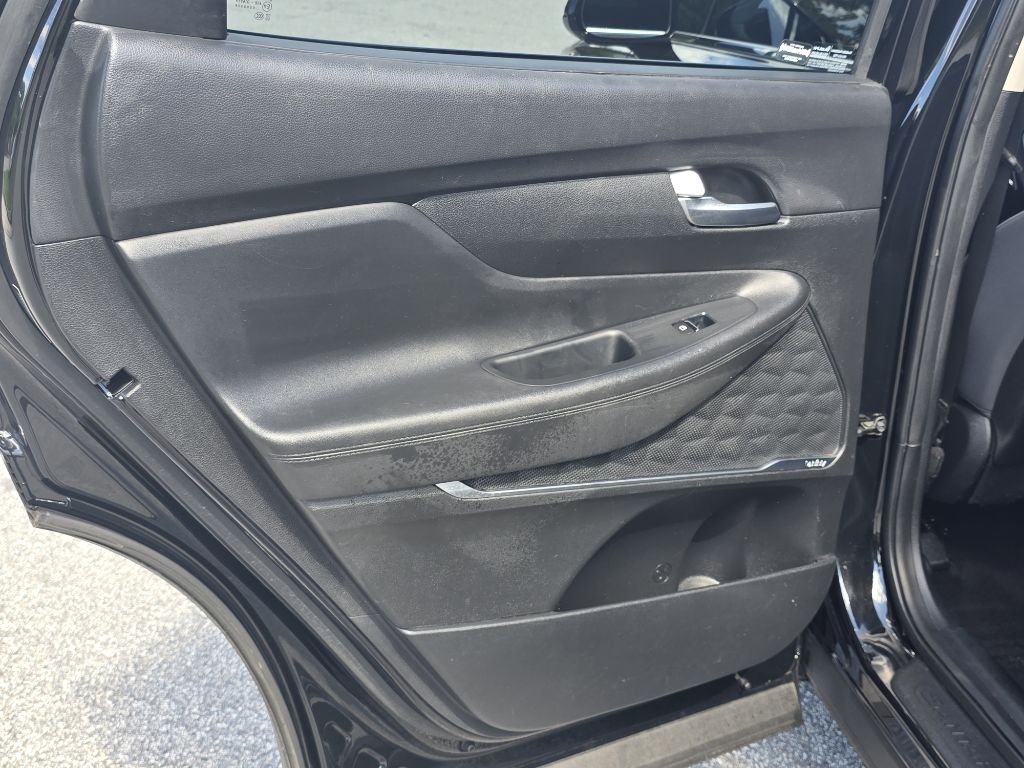 Photo 14 of this HYUNDAI SANTA FE