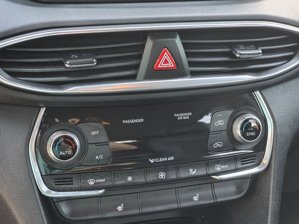 Photo 29 of this HYUNDAI SANTA FE
