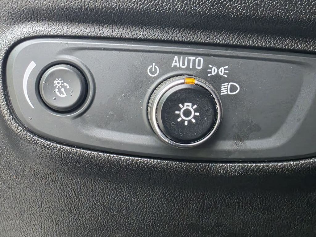 Photo 23 of this CHEVROLET EQUINOX