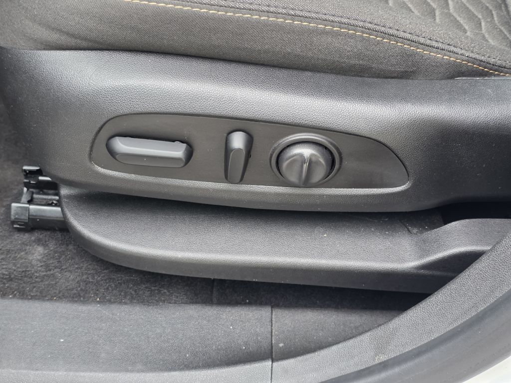 Photo 11 of this CHEVROLET EQUINOX