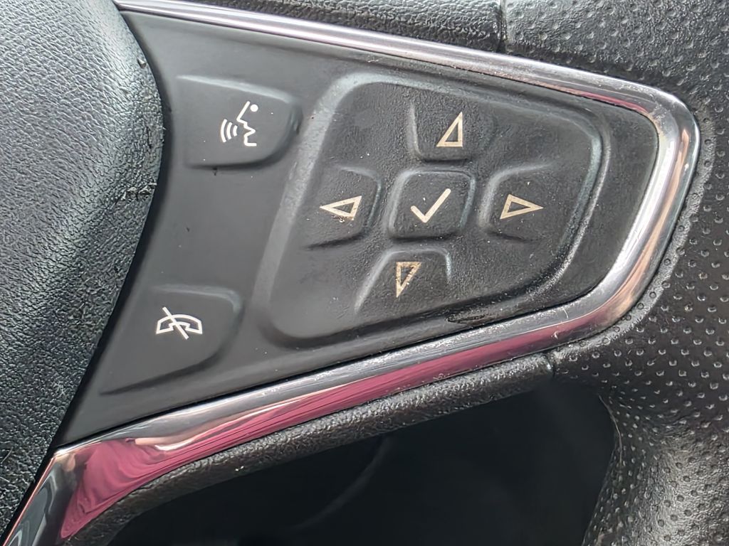 Photo 26 of this CHEVROLET EQUINOX