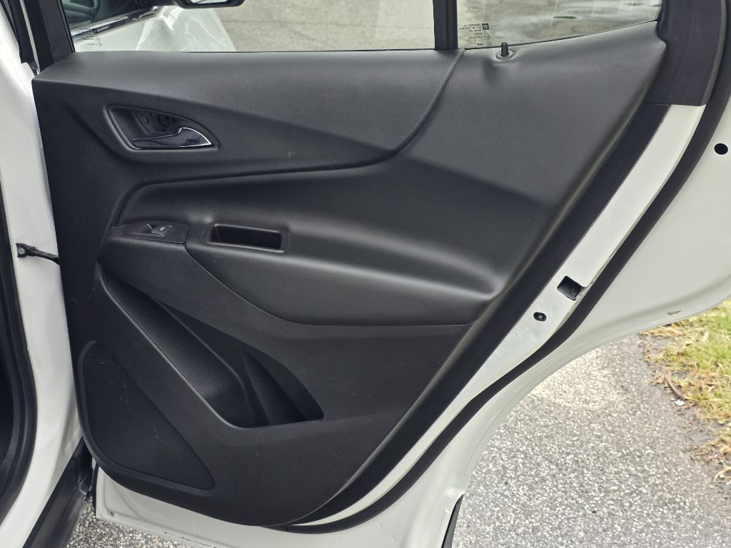 Photo 17 of this CHEVROLET EQUINOX