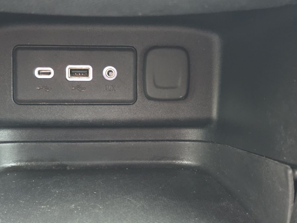 Photo 30 of this CHEVROLET EQUINOX