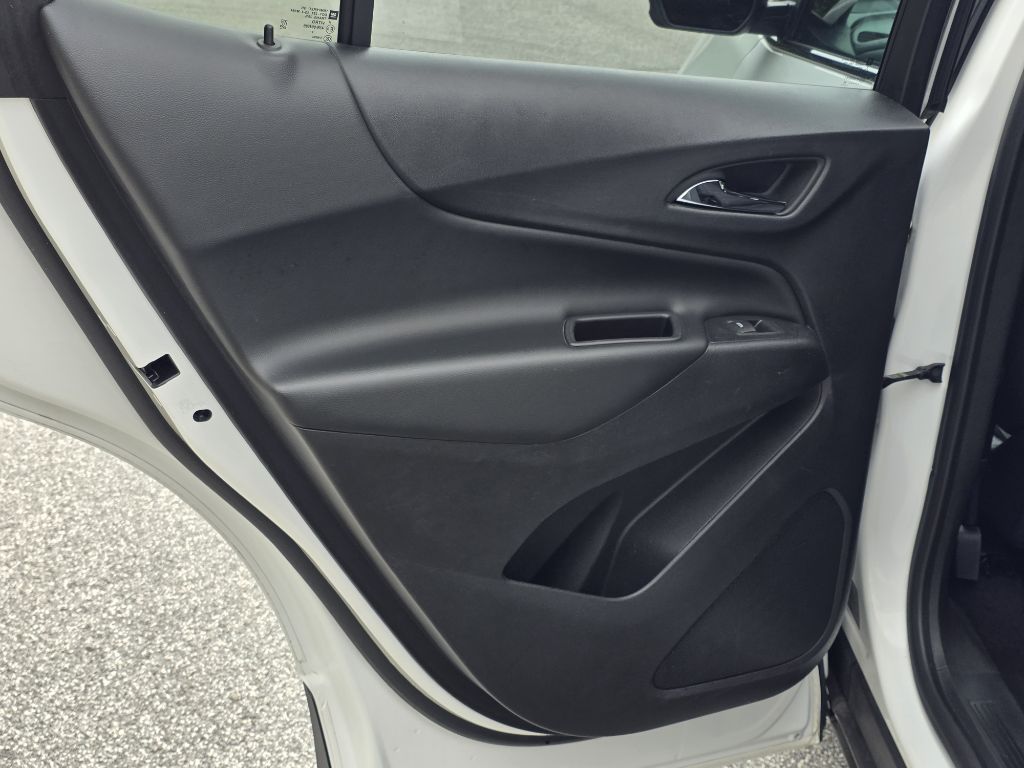 Photo 14 of this CHEVROLET EQUINOX
