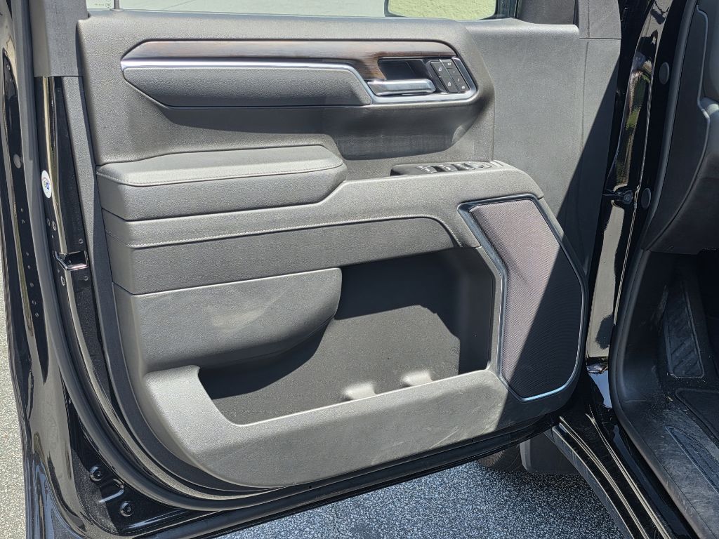 Photo 9 of this GMC SIERRA