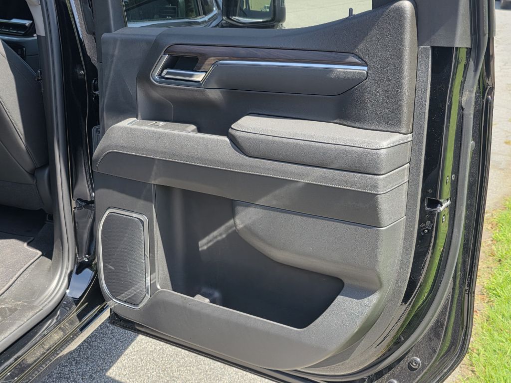 Photo 17 of this GMC SIERRA