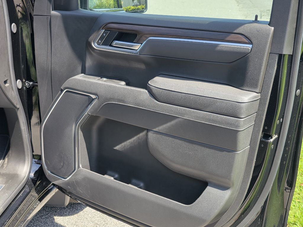 Photo 20 of this GMC SIERRA