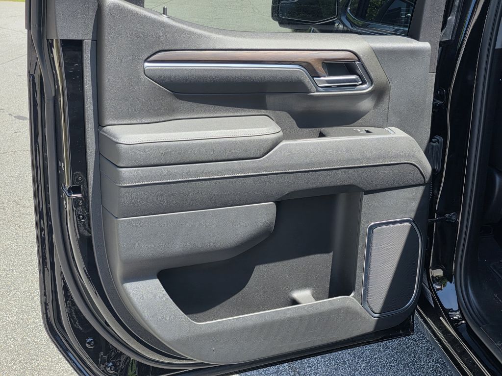 Photo 14 of this GMC SIERRA