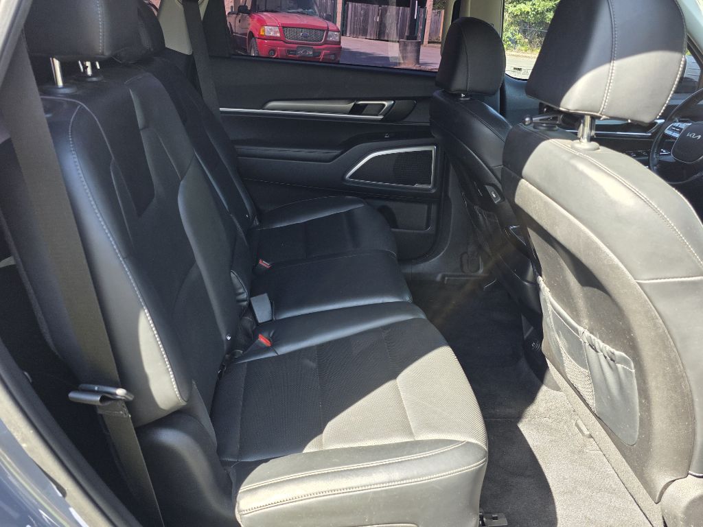 Photo 18 of this KIA TELLURIDE