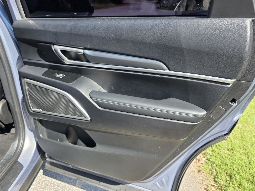 Photo 17 of this KIA TELLURIDE