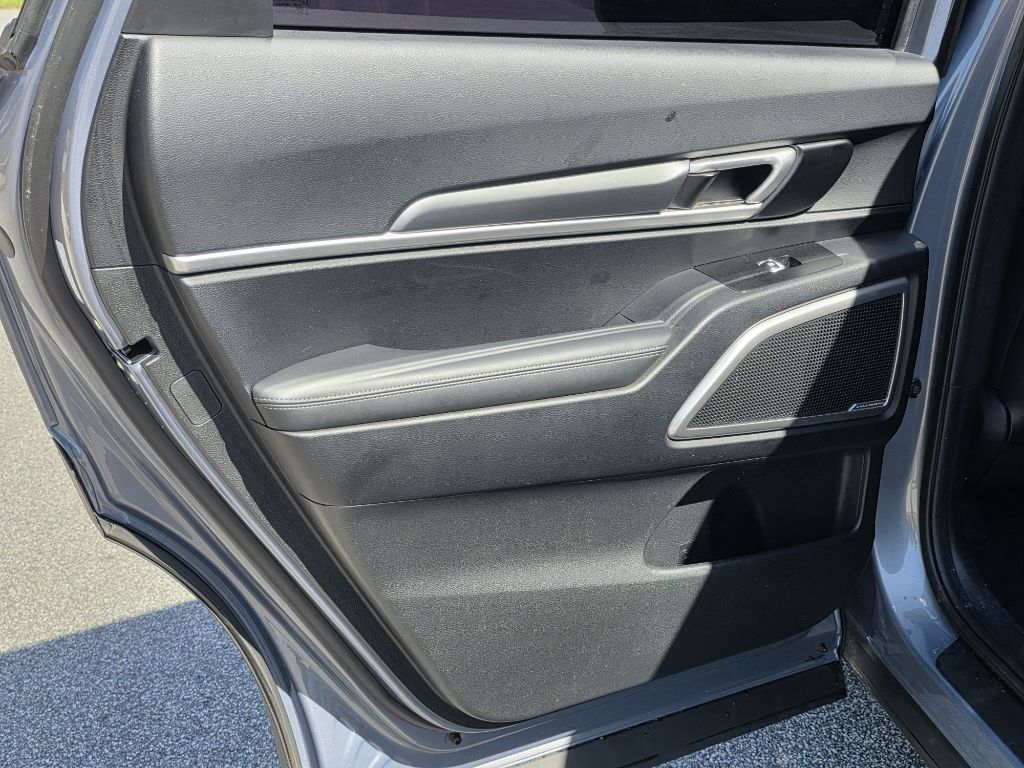 Photo 13 of this KIA TELLURIDE