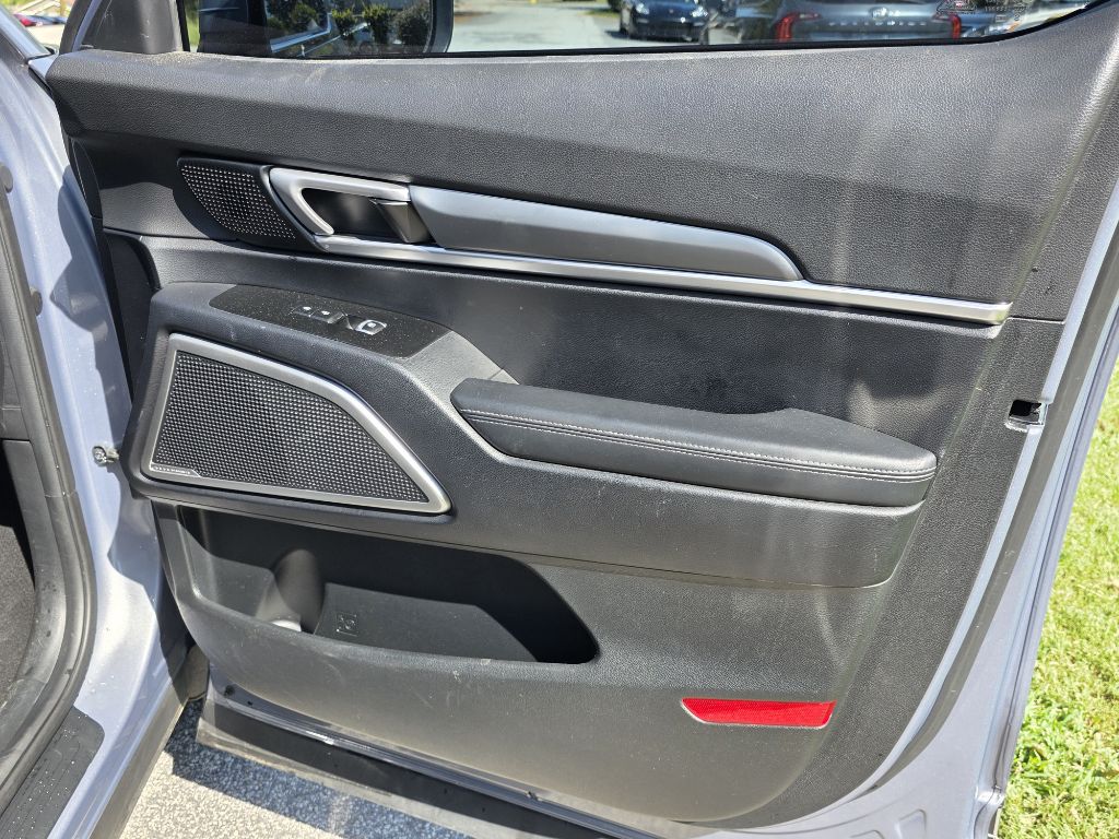 Photo 20 of this KIA TELLURIDE