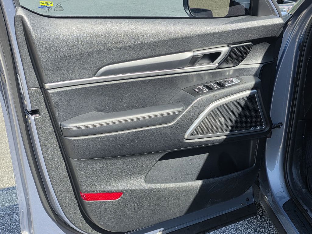 Photo 9 of this KIA TELLURIDE