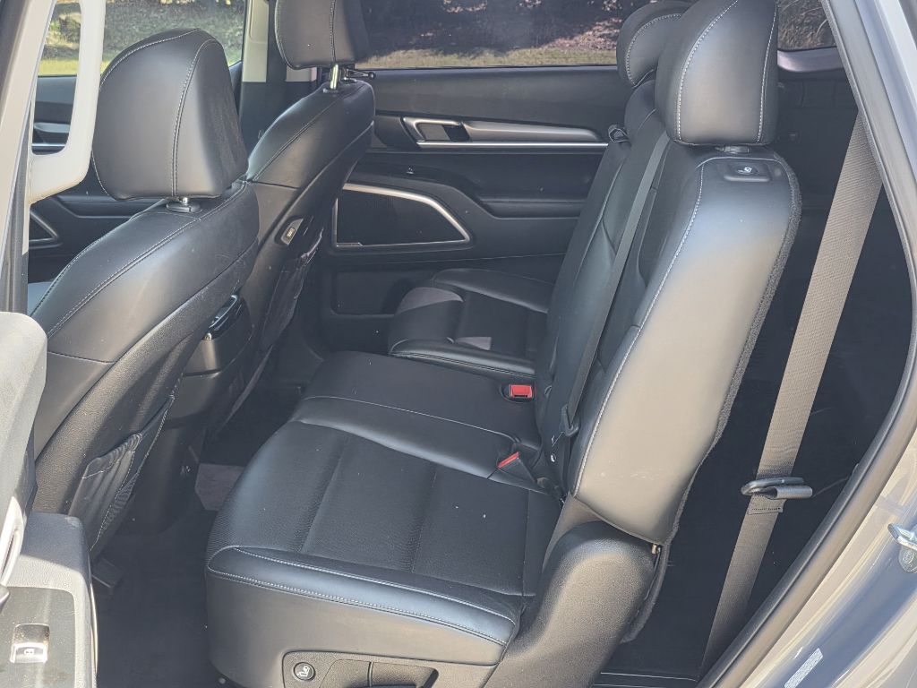 Photo 14 of this KIA TELLURIDE