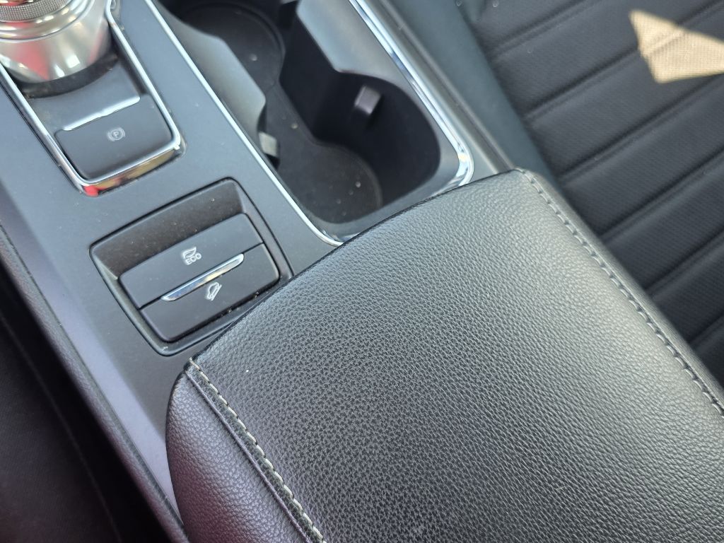 Photo 33 of this FORD FUSION