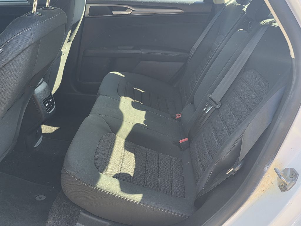 Photo 15 of this FORD FUSION