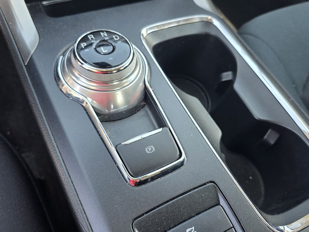 Photo 32 of this FORD FUSION