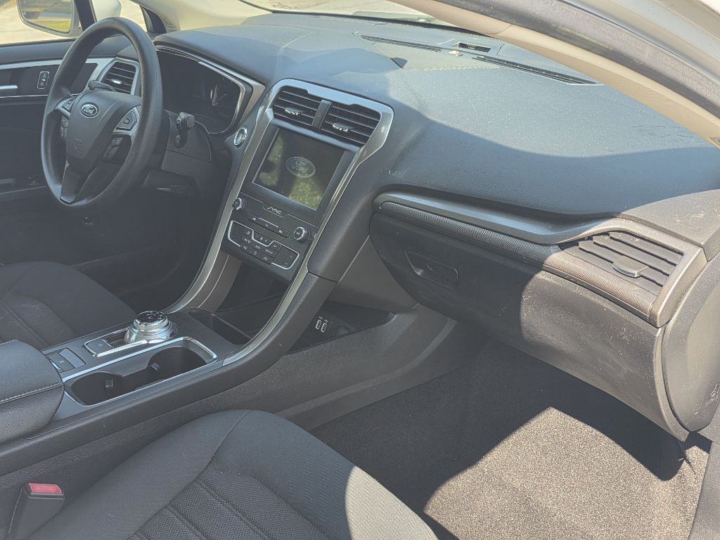 Photo 23 of this FORD FUSION