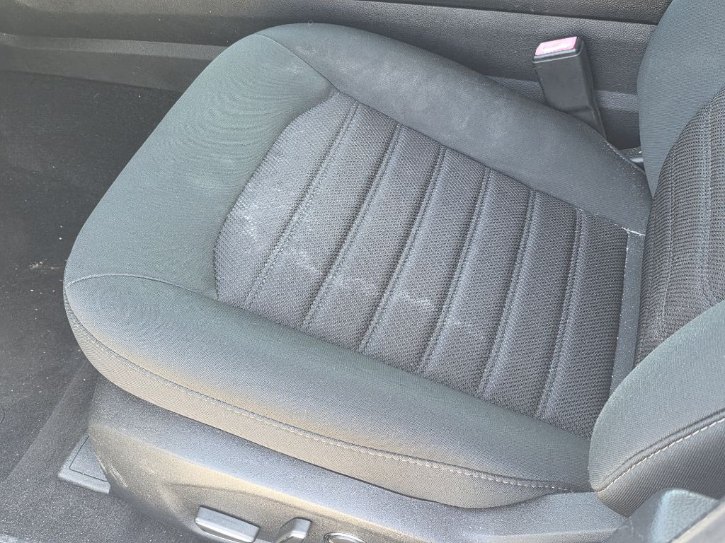 Photo 12 of this FORD FUSION