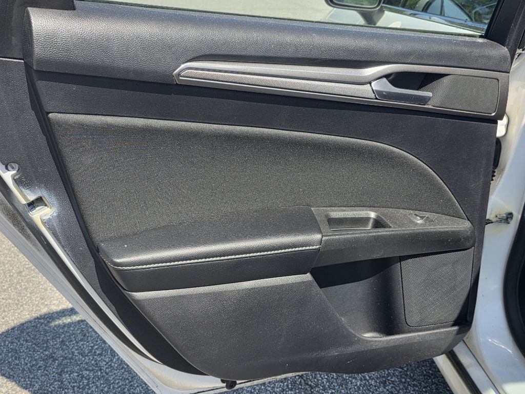 Photo 14 of this FORD FUSION