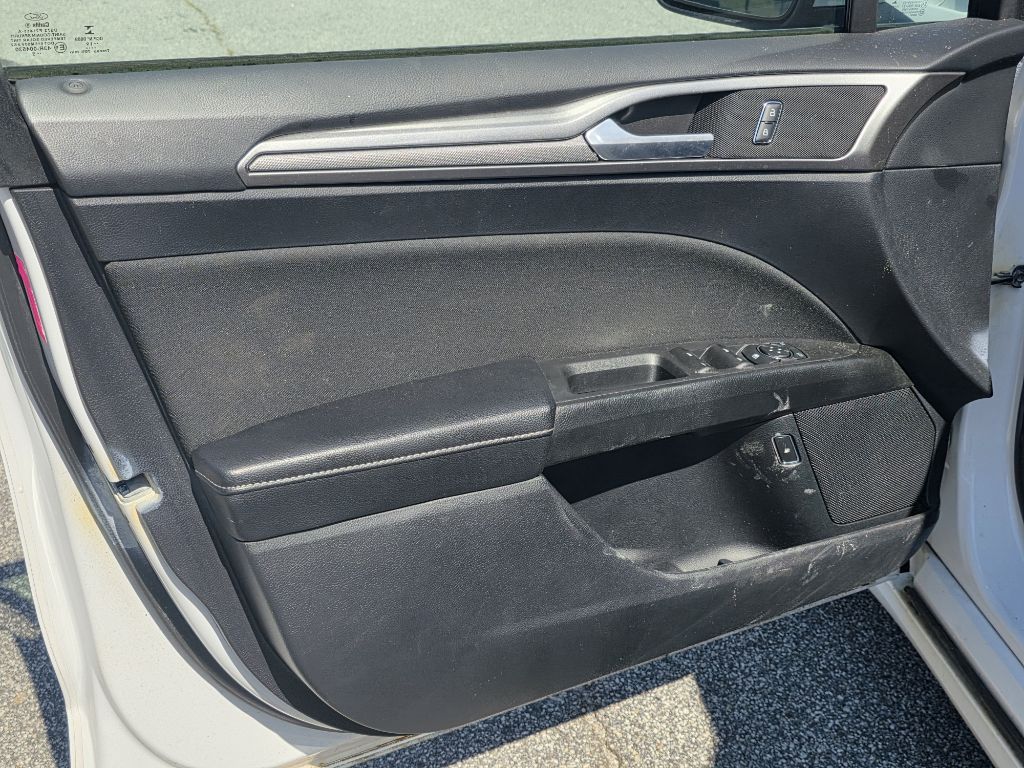 Photo 9 of this FORD FUSION