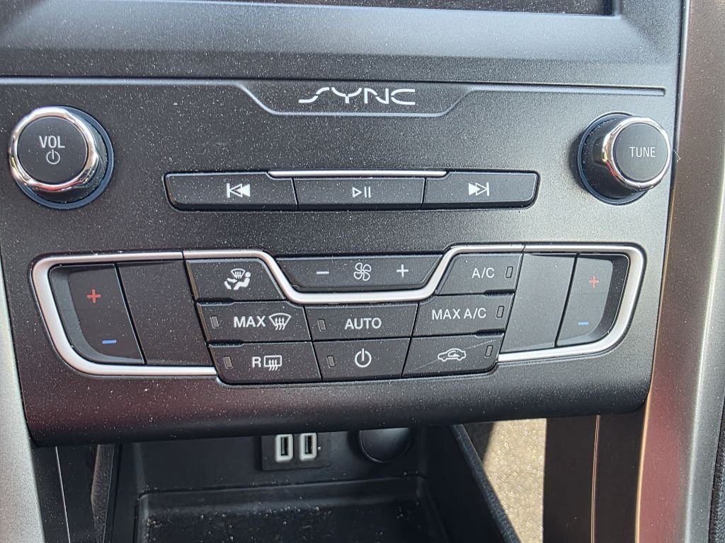 Photo 30 of this FORD FUSION
