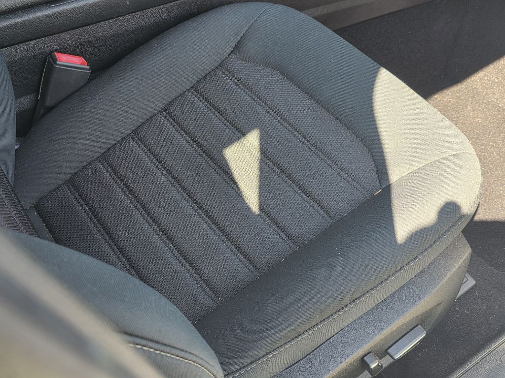 Photo 22 of this FORD FUSION