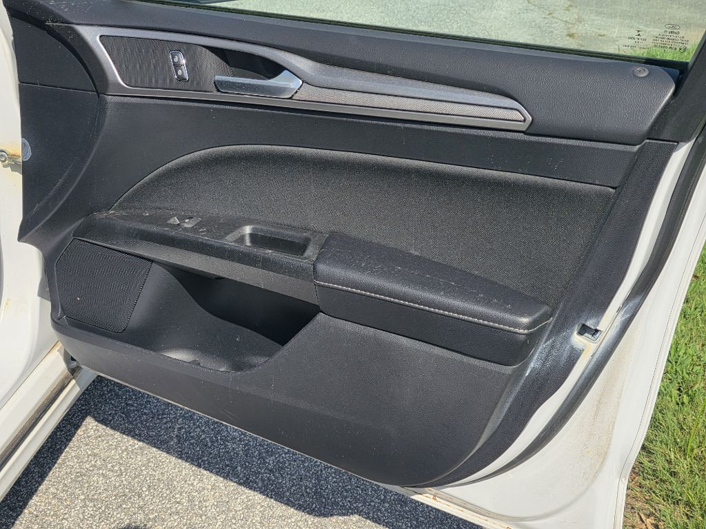 Photo 20 of this FORD FUSION