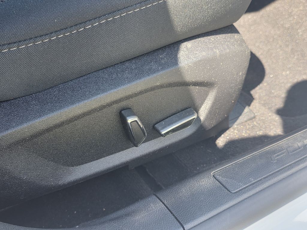 Photo 21 of this FORD FUSION