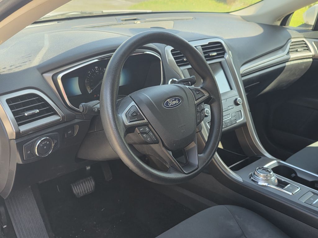 Photo 13 of this FORD FUSION