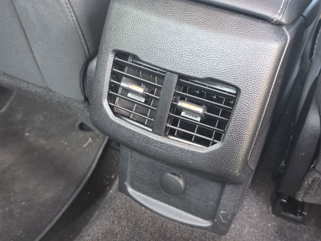 Photo 19 of this FORD FUSION