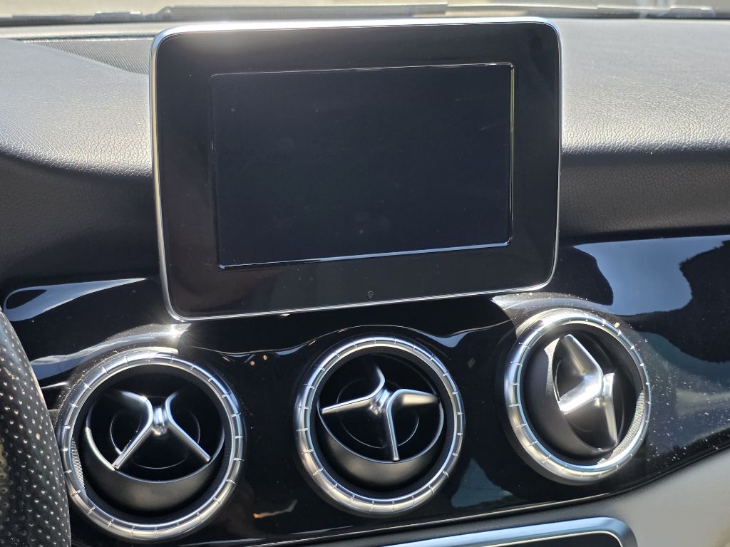 Photo 27 of this MERCEDES-BENZ CLA