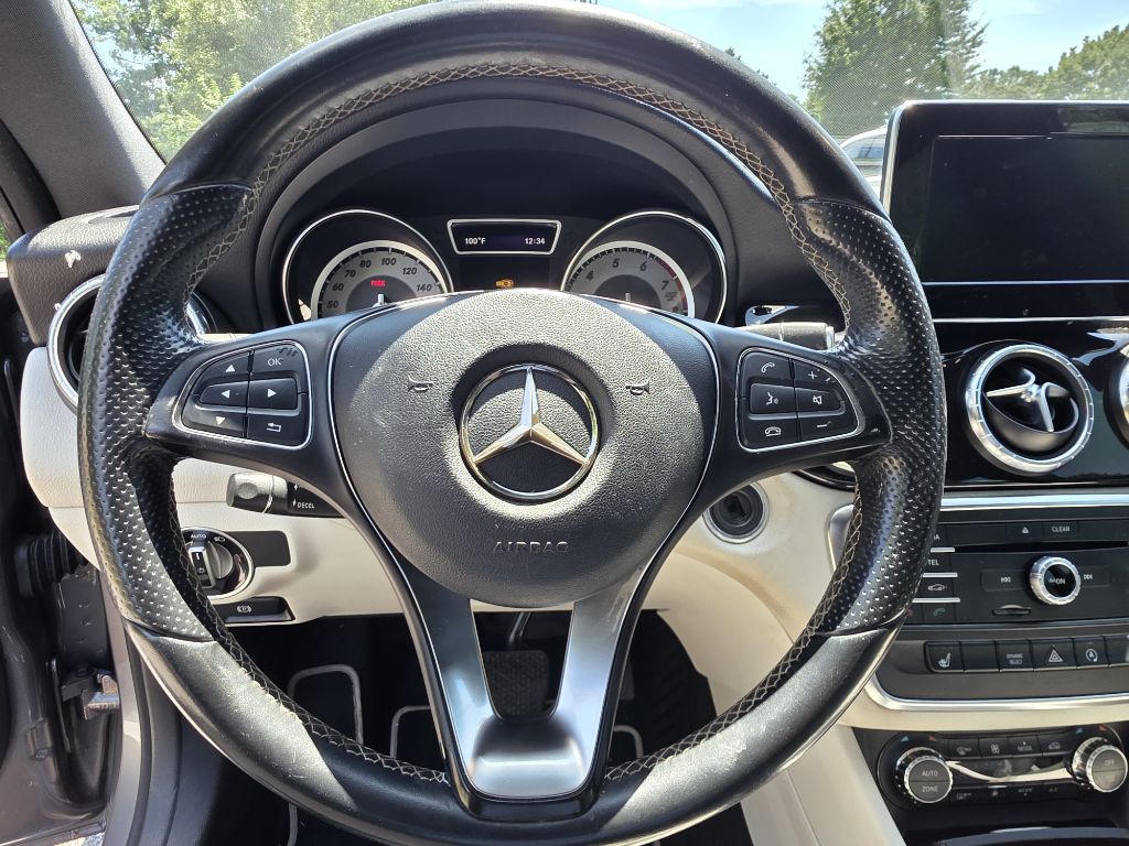 Photo 24 of this MERCEDES-BENZ CLA