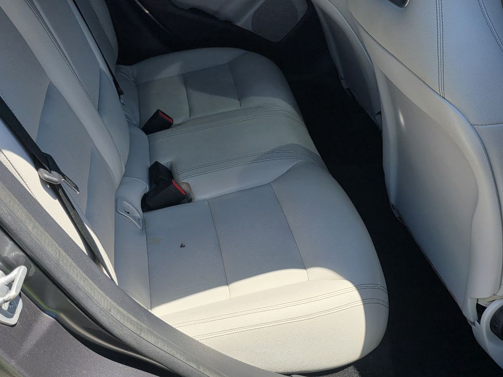 Photo 18 of this MERCEDES-BENZ CLA