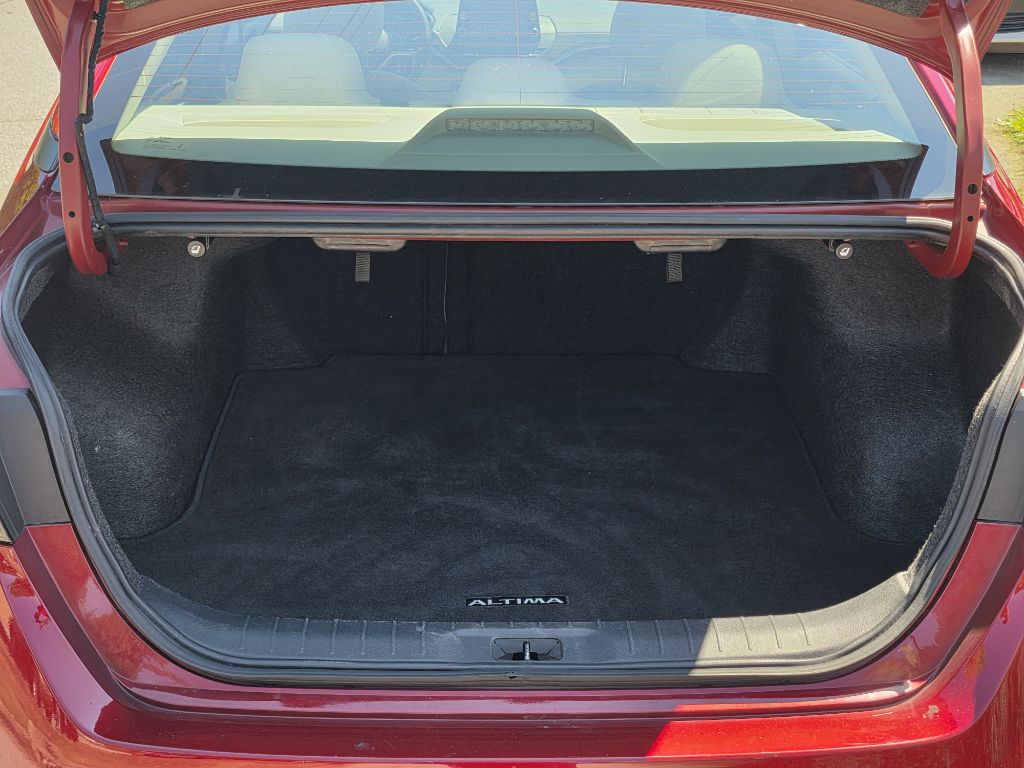 Photo 16 of this NISSAN ALTIMA