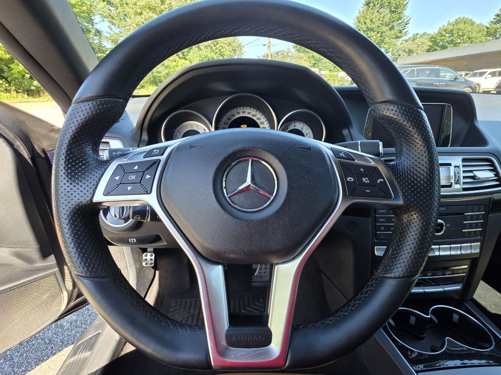 Photo 21 of this MERCEDES-BENZ E-CLASS