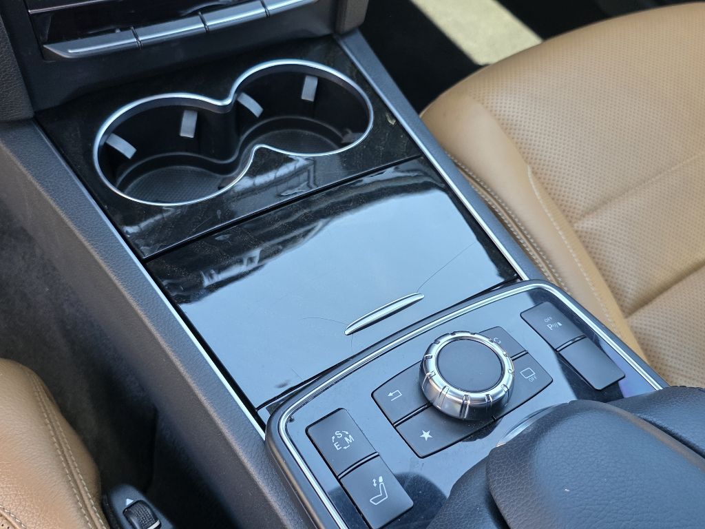 Photo 27 of this MERCEDES-BENZ E-CLASS