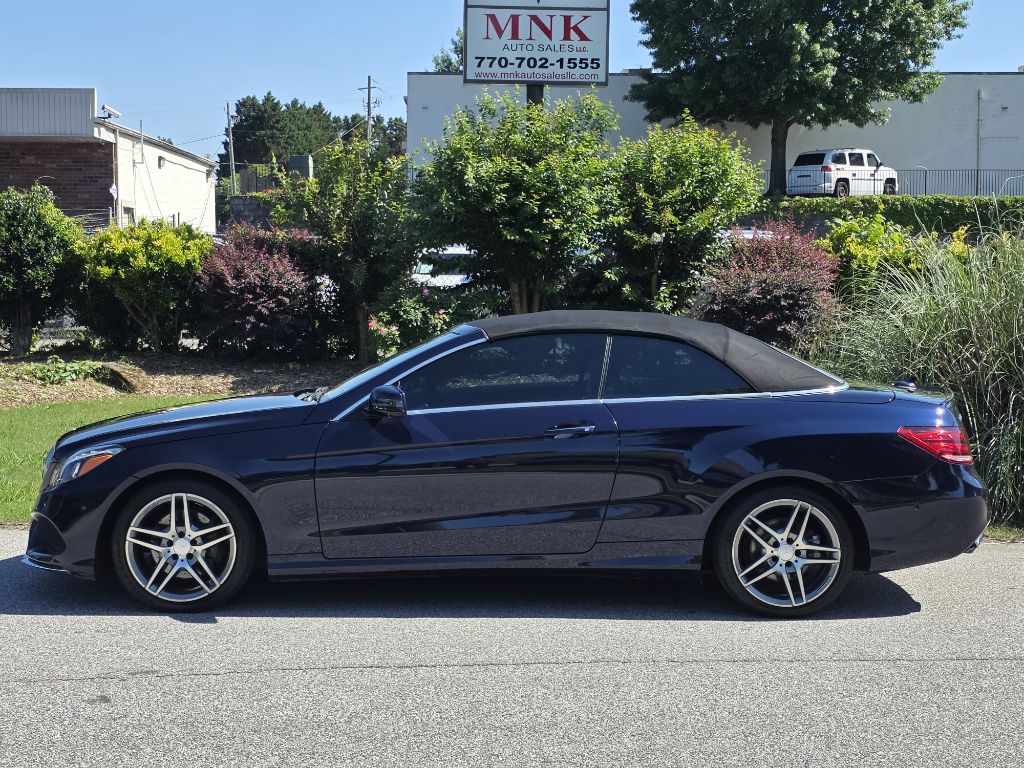 Photo 2 of this MERCEDES-BENZ E-CLASS